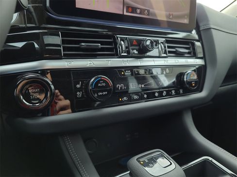 New 2026 Nissan Pathfinder Platinum image 20