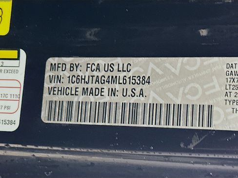 Used 2021 Jeep Gladiator Willys image 12