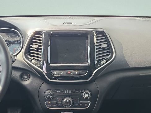 Used 2019 Jeep Cherokee Limited w/ Technology Group FWD image 19