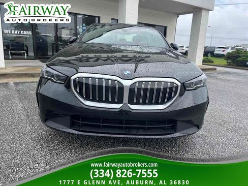 Used 2024 BMW 530i w/ Premium Package image 3