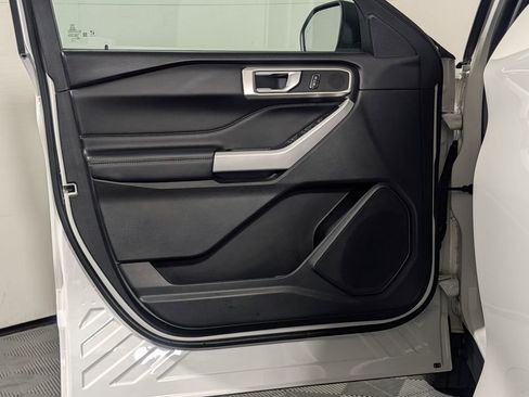 Certified 2022 Ford Explorer XLT image 13