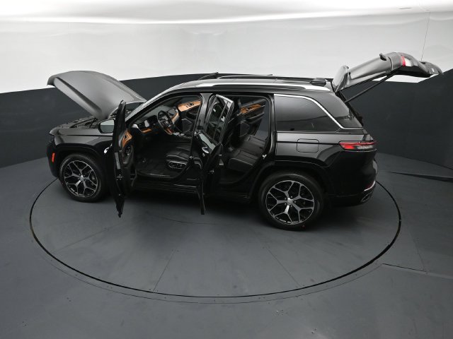 Used 2022 Jeep Grand Cherokee Summit AWD/4WD image 27