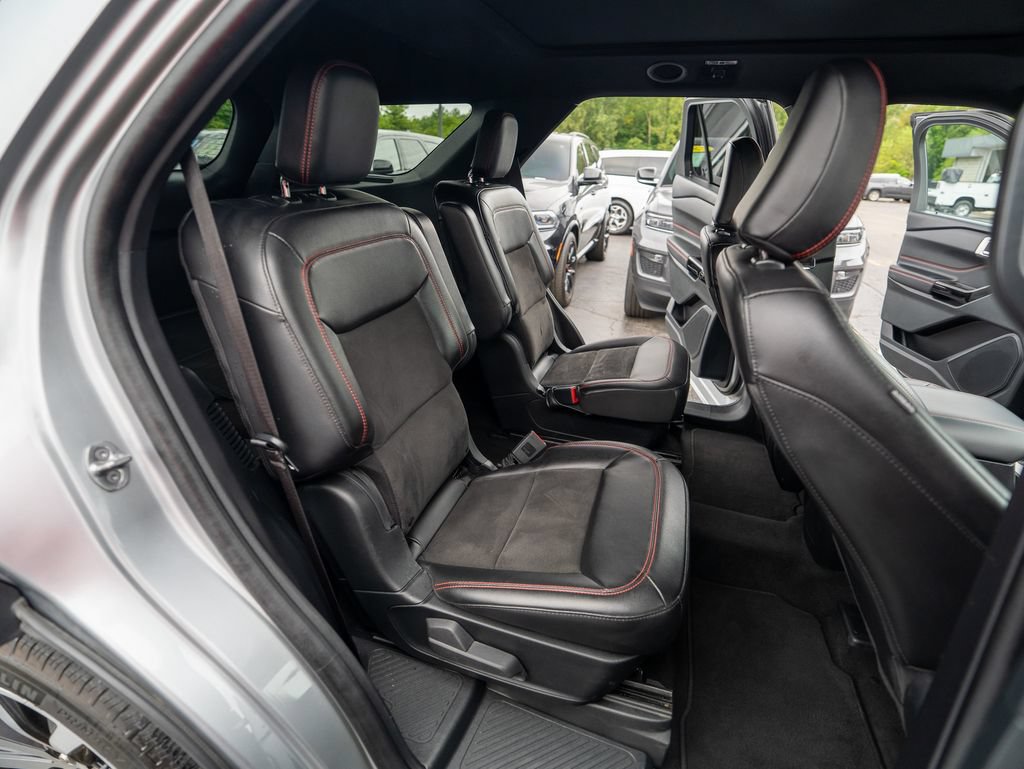 Used 2023 Ford Explorer ST-Line AWD/4WD image 15