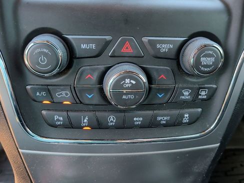 Used 2021 Jeep Grand Cherokee Laredo RWD image 26