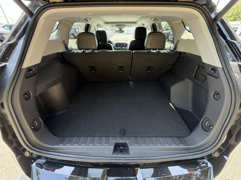 Used 2022 GMC Terrain AT4 AWD/4WD image 4