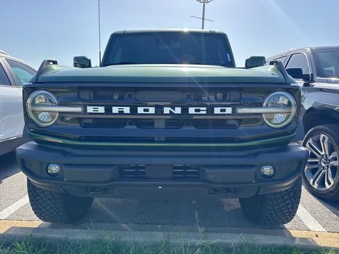 Used 2023 Ford Bronco Outer Banks w/ Sasquatch Package AWD/4WD image 2