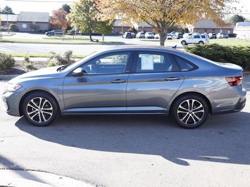 Used 2023 Volkswagen Jetta Sport image 7