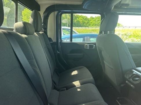 Used 2025 Jeep Gladiator Sport AWD/4WD image 14