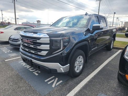 Used 2023 GMC Sierra 1500 SLE image 2