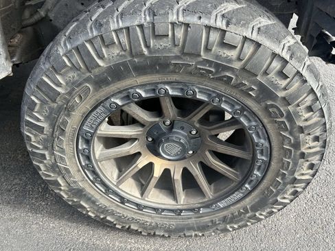 Used 2019 Toyota Tundra SR5 w/ SR5 Upgrade Package AWD/4WD image 8