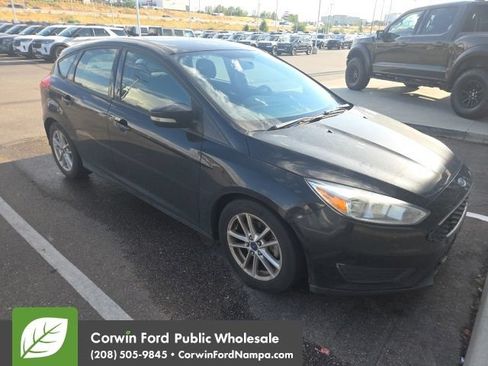 Used 2015 Ford Focus SE FWD image 4