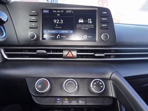 Used 2025 Hyundai Elantra SE image 16