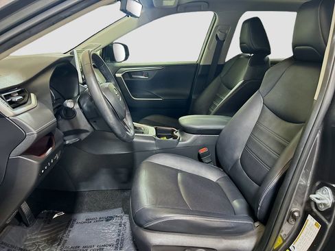 Used 2019 Toyota RAV4 Limited w/ Advanced Technology Package FWD image 20
