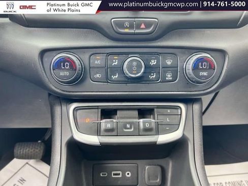 Used 2024 GMC Terrain SLE w/ Driver Convenience Package image 26