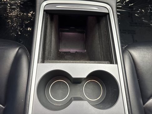 Used 2022 Tesla Model Y Long Range image 19