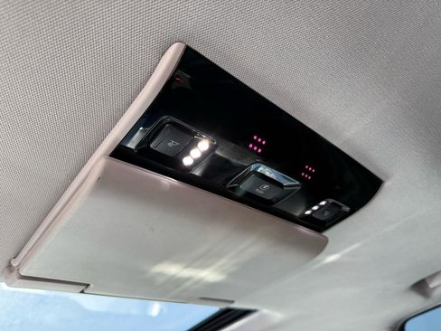 Used 2018 Chevrolet Suburban Premier image 8