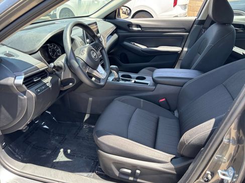 Used 2025 Nissan Altima 2.5 SV FWD image 28