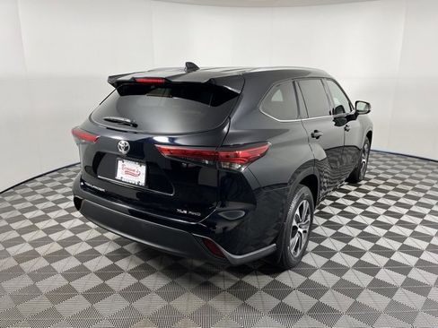 Used 2022 Toyota Highlander XLE image 7