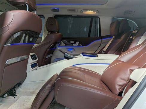 Used 2023 Mercedes-Benz Maybach GLS 600 4MATIC image 9