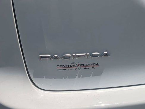Certified 2023 Chrysler Pacifica Pinnacle FWD image 13
