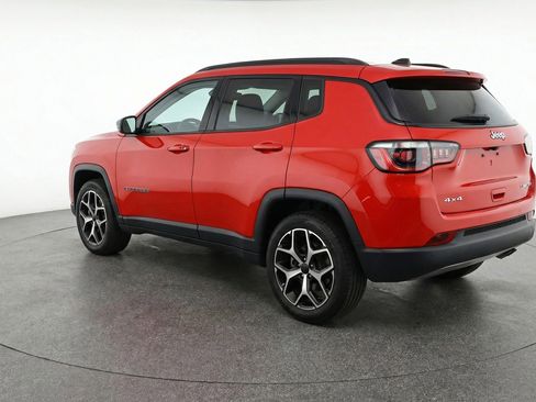 Used 2025 Jeep Compass Limited AWD/4WD image 5