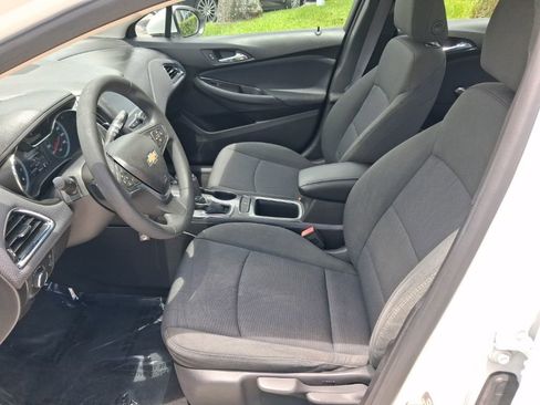 Used 2017 Chevrolet Cruze LT FWD image 13