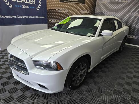Used 2014 Dodge Charger SXT image 1