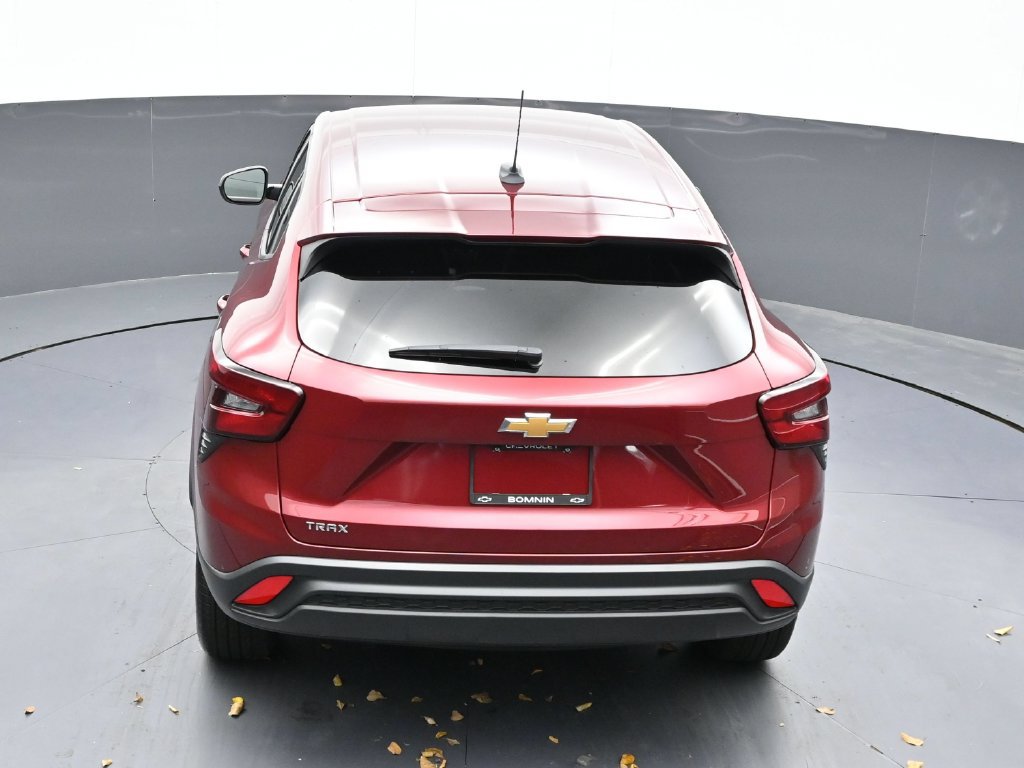 Used 2025 Chevrolet Trax LS FWD image 15