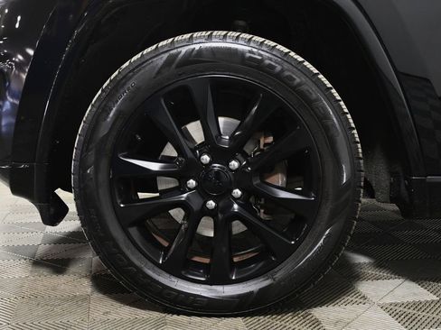 Used 2018 Jeep Grand Cherokee Altitude image 12