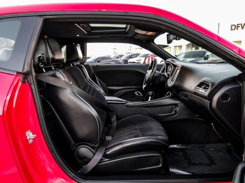 Used 2015 Dodge Challenger SRT w/ Technology Group image 36