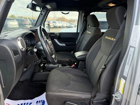 Used 2016 Jeep Wrangler Unlimited Sahara w/ Connectivity Group image 12