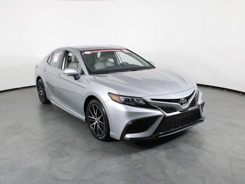 Used 2023 Toyota Camry SE image 13