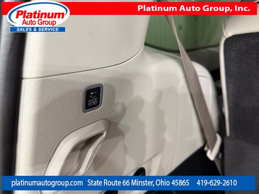 Used 2022 Jeep Wagoneer Series III AWD/4WD image 42