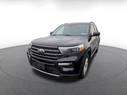 Used 2024 Ford Explorer XLT w/ Equipment Group 202A RWD image 7