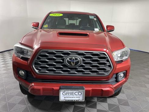 Used 2021 Toyota Tacoma TRD Sport w/ Technology Package AWD/4WD image 3