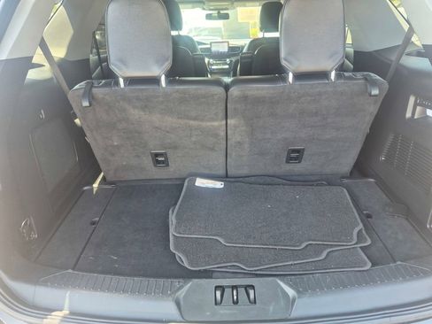 Used 2022 Ford Explorer Limited w/ Equipment Group 301A AWD/4WD image 8