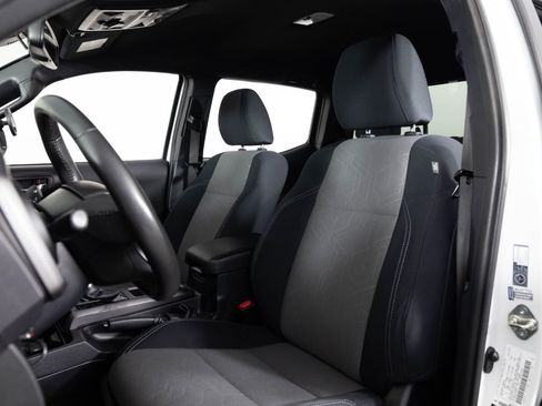 Used 2021 Toyota Tacoma TRD Off-Road w/ Technology Package AWD/4WD image 15