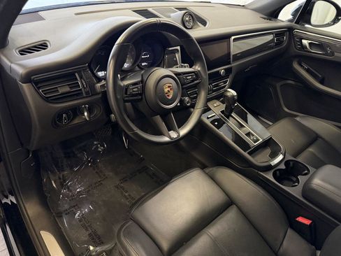 Certified 2023 Porsche Macan S image 4