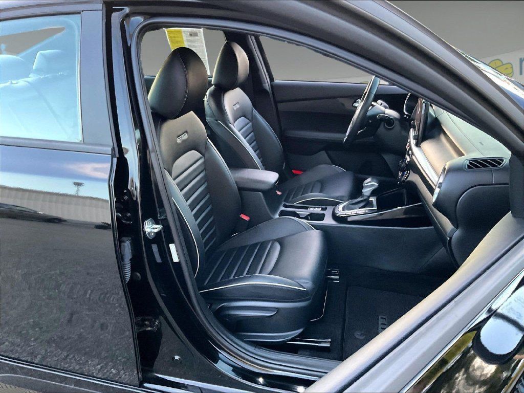 Used 2024 Kia Forte GT-Line w/ GT-Line Premium Package FWD image 11