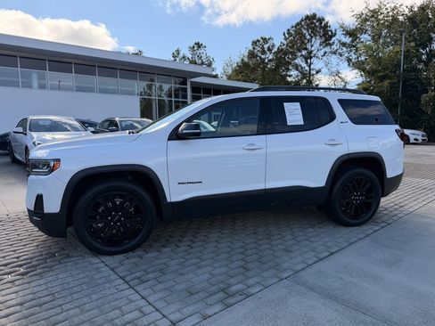 Used 2022 GMC Acadia SLT w/ Elevation Edition image 2