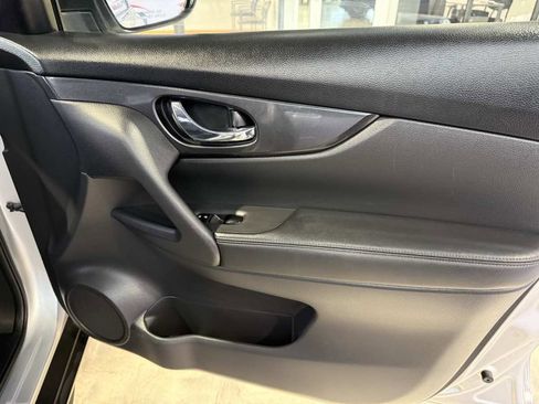 Used 2020 Nissan Rogue SV image 52