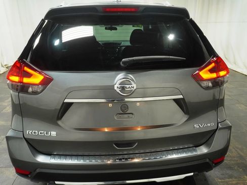 Used 2017 Nissan Rogue SV AWD/4WD image 5