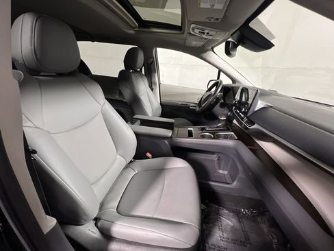 Used 2023 Toyota Sienna XLE image 25