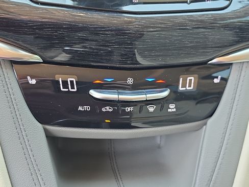 Used 2020 Cadillac XT6 Premium Luxury FWD image 22