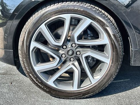 Certified 2025 Land Rover Discovery Metropolitan Edition AWD/4WD image 10
