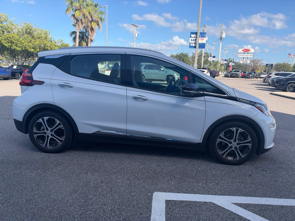 Used 2020 Chevrolet Bolt Premier w/ Infotainment Package FWD image 5