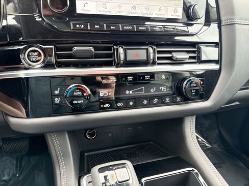 Used 2024 Nissan Pathfinder Platinum w/ Black Appearance Package image 21