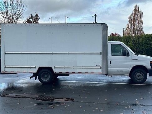 Used 2016 Ford E-350 and Econoline 350 Super Duty image 3