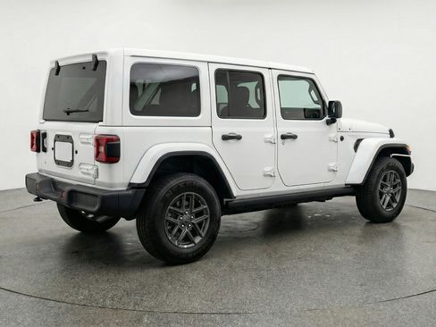 Used 2025 Jeep Wrangler Unlimited Sport AWD/4WD image 9