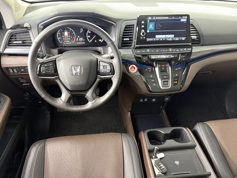 Used 2025 Honda Odyssey Elite image 13